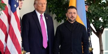 Σε κρίσιμο σταυροδρόμι ο Ζελένσκι μετά την προθεσμία Τραμπ – Zητά εγγυήσεις για τη διεξαγωγή εκλογών