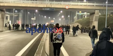 Μπλόκα αγροτών: Έκλεισαν τη νέα Εθνική Οδό Πατρών – Πύργου, στο ύψος της Κάτω Αχαΐας