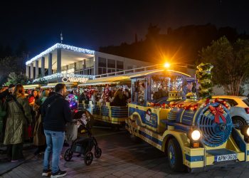 Αρχαία Ολυμπία: Μικροί και μεγάλοι έζησαν τη χριστουγεννιάτικη μαγεία