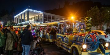 Αρχαία Ολυμπία: Μικροί και μεγάλοι έζησαν τη χριστουγεννιάτικη μαγεία