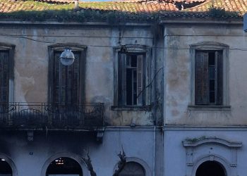 ΠΥΡΓΟΣ: Καταρρέει το ιστορικό κτίριο του ΣΠΚ – Έπεσε η σκεπή του (φωτο)