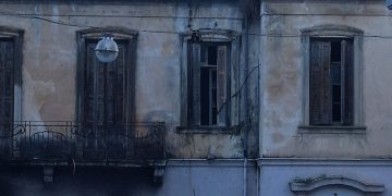 ΠΥΡΓΟΣ: Καταρρέει το ιστορικό κτίριο του ΣΠΚ – Έπεσε η σκεπή του (φωτο)