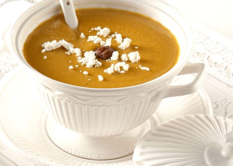 Κολοκυθόσουπα με κάστανα και φέτα