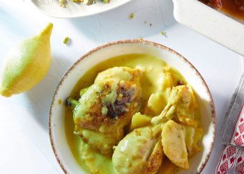 Koτόπουλο αυγολέμονο με σελινόριζα