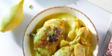 Koτόπουλο αυγολέμονο με σελινόριζα