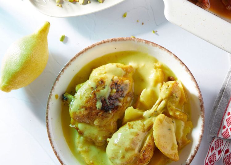 Koτόπουλο αυγολέμονο με σελινόριζα