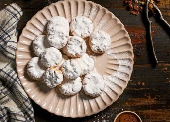 Κουραμπιέδες: 28 συνταγές για να τους απολαύσουμε τις γιορτές