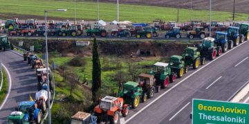 Οι αγρότες ανοίγουν λωρίδες για τους εκδρομείς