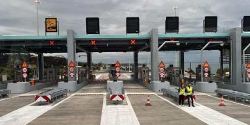 Πατρών-Πύργου: Επιχείρησαν μπλόκο οι αγρότες στα εγκαίνια, παραδόθηκαν τα τελευταία 10 χλμ. – Κλειστή η Παλαιά Εθνική