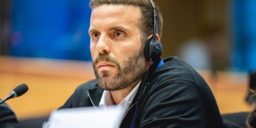 Νίκος Παππάς: Αυτόφωρο, παραδοχή «λάθους αντίδρασης» και κλυδωνισμοί στον ΣΥΡΙΖΑ