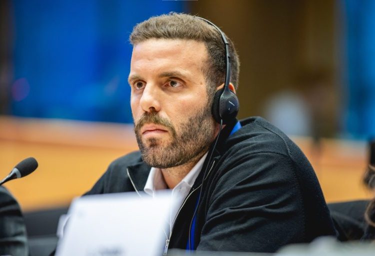 Νίκος Παππάς: Αυτόφωρο, παραδοχή «λάθους αντίδρασης» και κλυδωνισμοί στον ΣΥΡΙΖΑ