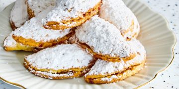 Κρητικό γλυκό με άχνη, μέλι και καρύδια