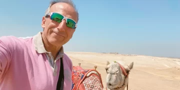 Γιώργος Πετζετάκις: Στην Αθήνα τα χρέη, στην Αμερική μπίζνες και μεγάλη ζωή παρά τα διεθνή εντάλματα