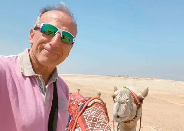 Γιώργος Πετζετάκις: Στην Αθήνα τα χρέη, στην Αμερική μπίζνες και μεγάλη ζωή παρά τα διεθνή εντάλματα