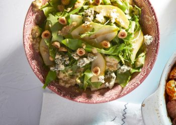 Σαλάτα με αχλάδια και ροκφόρ