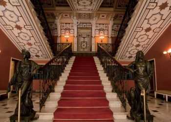 Η Ελλάδα των βασιλιάδων: Ανάκτορα, βίλες και τα θερινά καταφύγια της αριστοκρατίας