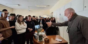 Πύργος: Μαθητές & εκπαιδευτικοί διαμαρτυρήθηκαν για τα Ωνάσεια σχολεία