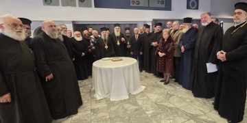 Κοπή Αγιοβασιλόπιτας, αποφοίτων του Εκκλησιαστικού Λυκείου Κορίνθου.