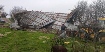 Ηλεία: Μεγάλες ζημιές από ανεμοστρόβιλο στην Πηνεία