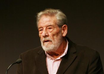 Στα σκουπίδια βρέθηκαν βραβεία του Γιάννη Βόγλη – Πωλούνται στο διαδίκτυο