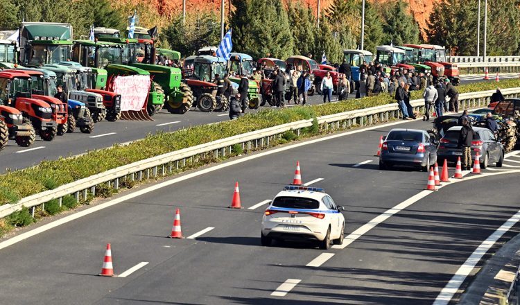 Αγρότες: «Ναι» στον διάλογο, αλλά τα τρακτέρ θα παραμείνουν