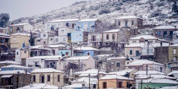 Καιρός: Η νέα βδομάδα φέρνει χιόνια και ραγδαίες καταιγίδες