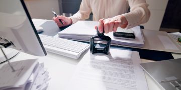 Ο Μητσοτάκης ανοίγει και επίσημα θέμα μονιμότητας δημοσίων υπαλλήλων