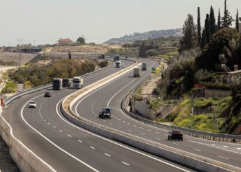 Έλεγχοι οχημάτων για ασφάλιση και τέλη: Νέος κύκλος 80.000 ειδοποιητηρίων