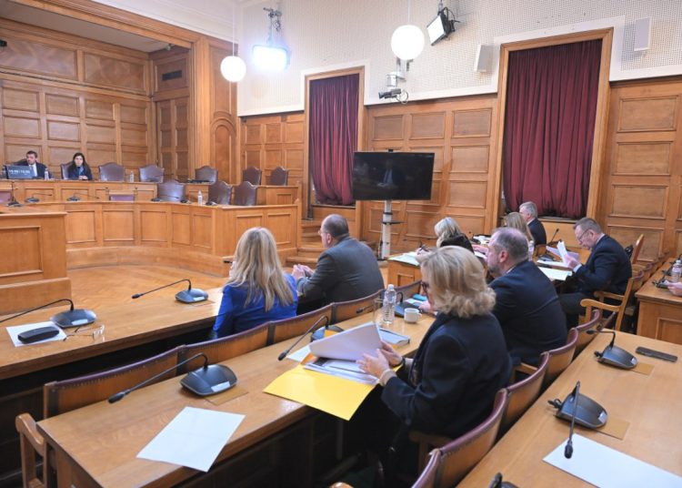 Εξεταστική για ΟΠΕΚΕΠΕ: Κόβει μάρτυρες και επιταχύνει διαδικασίες- Kαταγγελίες για συγκάλυψη