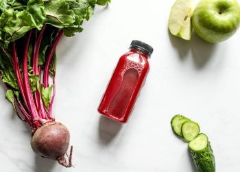 Αποτοξίνωση μετά τις γιορτές: Πώς θα χάσεις κιλά χωρίς στερήσεις