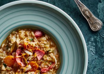 Λαχανόρυζο με σύγλινο Μάνης και εσπεριδοειδή