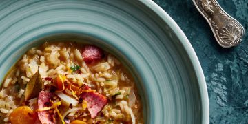 Λαχανόρυζο με σύγλινο Μάνης και εσπεριδοειδή