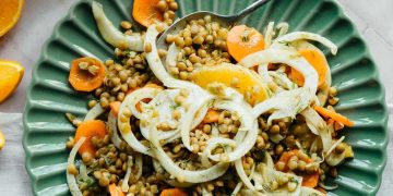 Ζεστή σαλάτα με φακές με πορτοκάλι