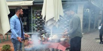 Πύργος: Τσικνίζουν πολίτες και μαγαζιά-Τηρείται το έθιμο