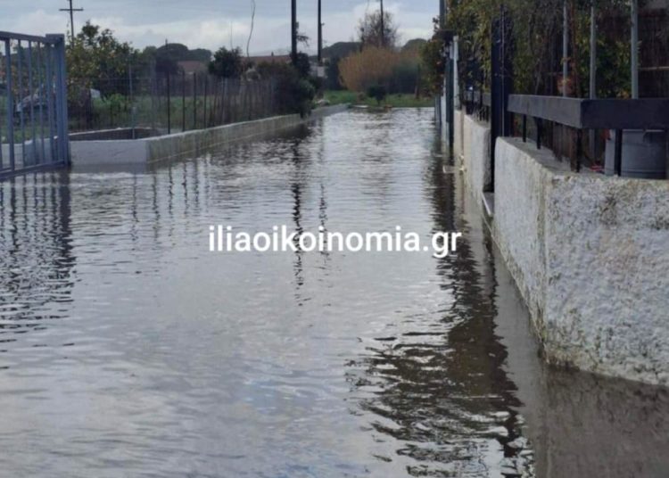 Πύργος: Η έντονη βροχόπτωση μετέτρεψε σε λίμνες τους δρόμους-Προβλήματα και σε σχολεία