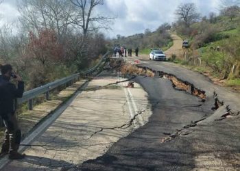 Κλειστή η εθνική 111-Κατέρρευσε ο δρόμος από την κακοκαιρία