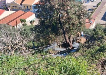 Κατάκολο: Ξεκίνησε η ελεγχόμενη καταστροφή του βράχου που απειλεί σπίτια