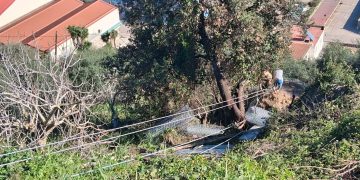 Κατάκολο: Ξεκίνησε η ελεγχόμενη καταστροφή του βράχου που απειλεί σπίτια