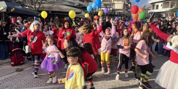 Mε επιτυχία και πολύ κόσμο το καρναβάλι Αμαλιάδας