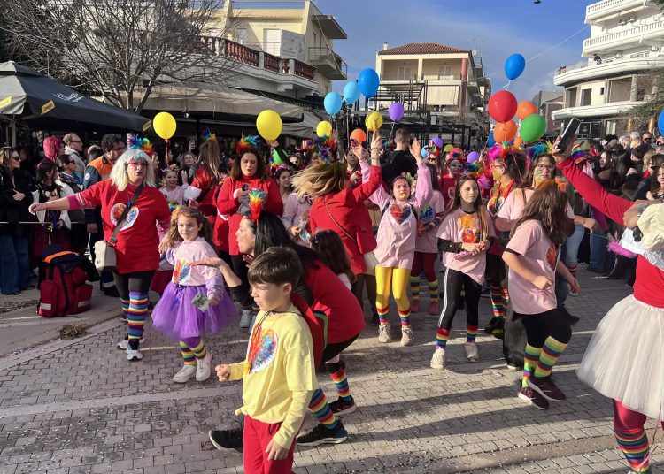 Mε επιτυχία και πολύ κόσμο το καρναβάλι Αμαλιάδας