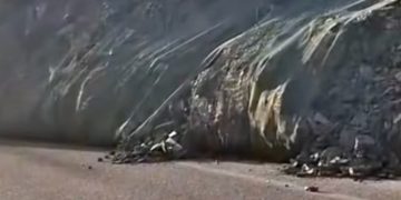 Μεγάλη κατολίσθηση στην Ιόνια οδό – Έκλεισε και στα δύο ρεύματα