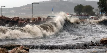 Γιατί η Δυτική Ελλάδα δοκιμάζεται όλο και συχνότερα από σαρωτικές κακοκαιρίες: Καθηγητής Φυσικής εξηγεί