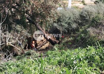 Την Τρίτη η καταστροφή του βράχου στο Κατάκολο που απειλεί σπίτια