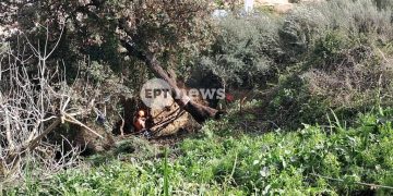 Κατάκολο: Επιχείρηση στερέωσης του επικίνδυνου βράχου και απομάκρυνσης τμήματος