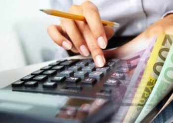 Κατώτατος μισθός: Σενάρια για αύξηση έως 70 ευρώ από τον Απρίλιο – Η ημερομηνία για τα 950 ευρώ