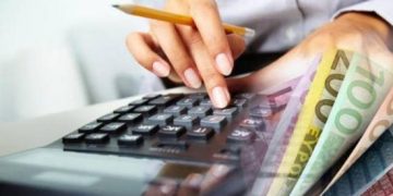 Κατώτατος μισθός: Σενάρια για αύξηση έως 70 ευρώ από τον Απρίλιο – Η ημερομηνία για τα 950 ευρώ