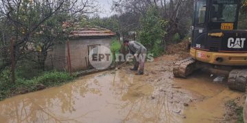Πηνεία: Πέντε χωριά αποκλεισμένα μετά από κατολίσθηση