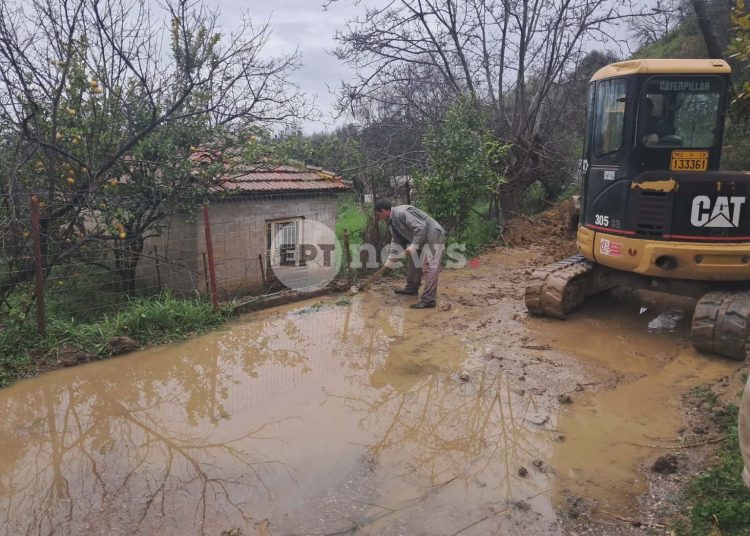 Πηνεία: Πέντε χωριά αποκλεισμένα μετά από κατολίσθηση
