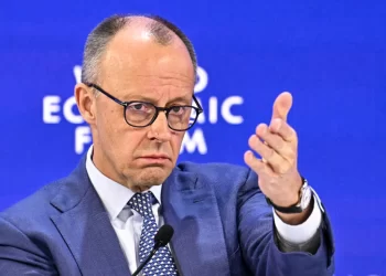 Politico: Ο Μερτς λέει στους Γερμανούς να μην είναι τεμπέληδες και να πάρουν παράδειγμα από τους Έλληνες