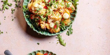 Πατατοσαλάτα με ψητό κουνουπίδι, ρόκα, ελιές και φέτα